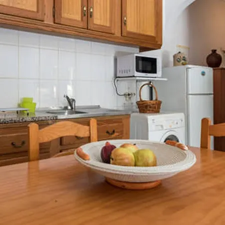 Studio R. Alves Redol Apartment